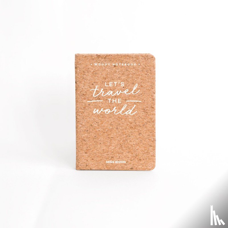  - Woody schriftje A6 kurk let's travel the world
