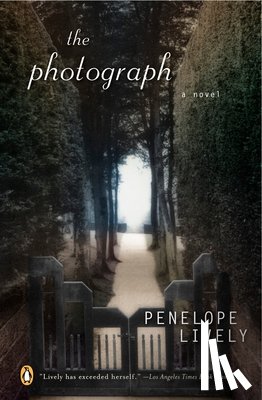 Lively, Penelope - The Photograph