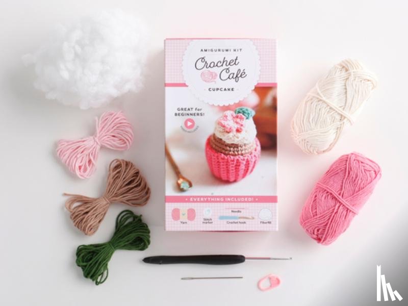 Better Day Books - Crochet Cafe Amigurumi Kit Cupcake
