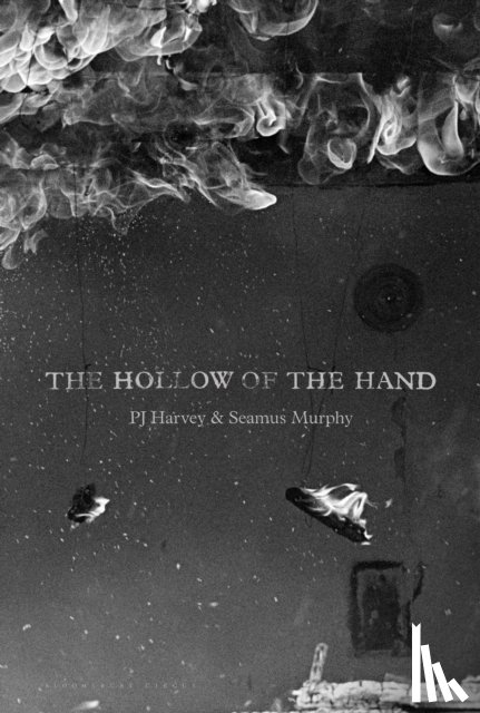 Harvey, - PJ, Murphy, Seamus - The Hollow of the Hand
