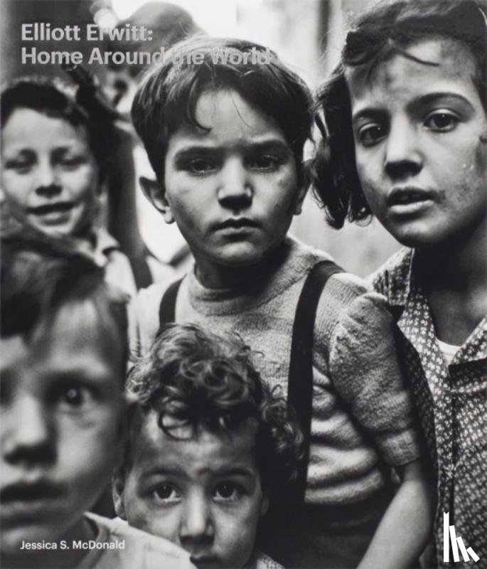 erwitt, elliott - Elliott Erwitt: Home Around the World