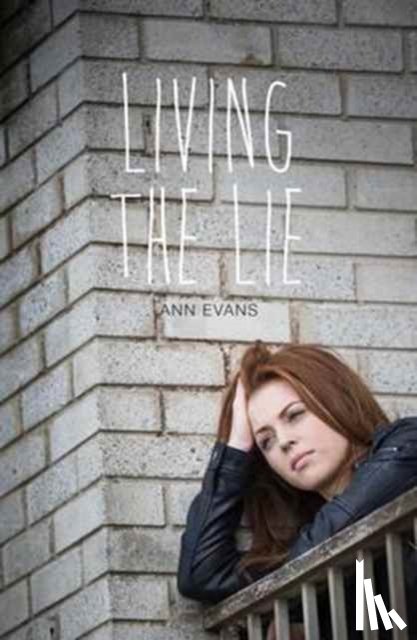 Evans, Ann - Living the Lie