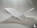  - Boekenstandaard perspex middel design Melkwit transparant