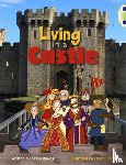 Hawes, Alison - Bug Club Independent Non Fiction Year Two Turquoise B Living in a Castle