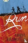 Aksomitis, Linda - Bug Club Independent Fiction Year 6 Red + Run