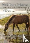 Gruenberg, Bonnie Urquhart - The Wild Horse Dilemma: Conflicts and Controversies of the Atlantic Coast Herds