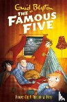 Blyton, Enid - Famous Five: Five Get Into A Fix