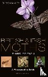 Manley, Chris - British and Irish Moths: Third Edition