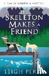 Perry, Leigh - The Skeleton Makes a Friend: A Family Skeleton Mystery (#5)