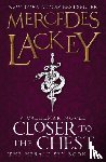 Lackey, Mercedes - Closer to the Chest