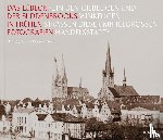  - »... in den giebeligen und winkeligen Straßen dieser mittelgroßen Handelsstadt«