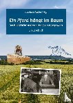  - Ein Pferd hängt im Baum