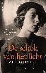 Inglis Hall, Lori - De schok van het licht