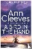 Cleeves, Ann - A Bird in the Hand